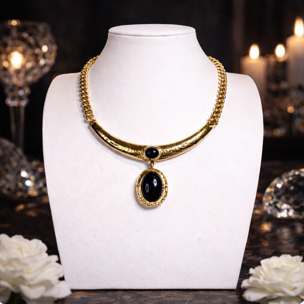 MONET Rare Vintage 1970s Black Cabochon Hammered Gold-tone Collar Necklace
